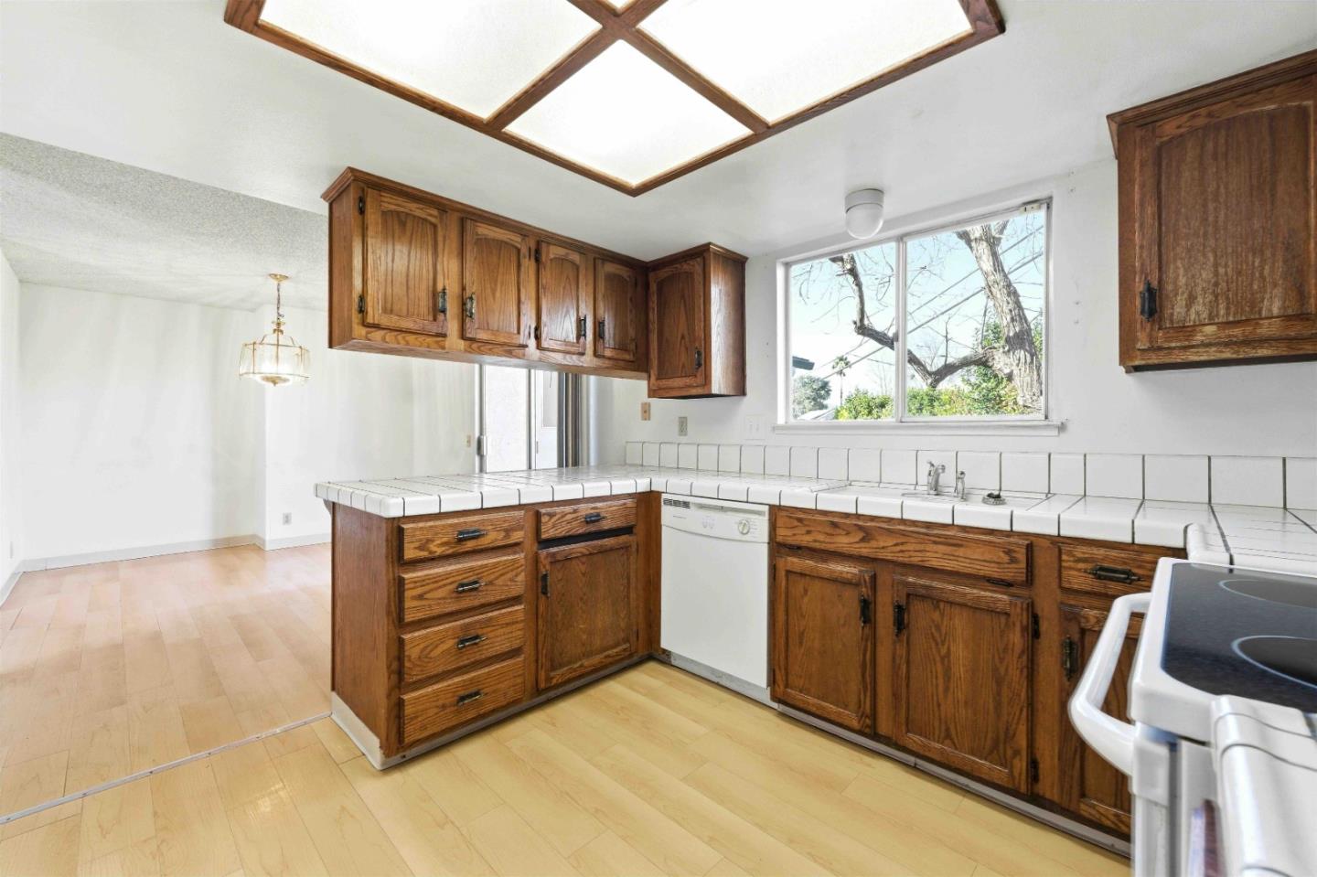 Detail Gallery Image 7 of 20 For 15255 Pratola Ct, Morgan Hill,  CA 95037 - 3 Beds | 2 Baths