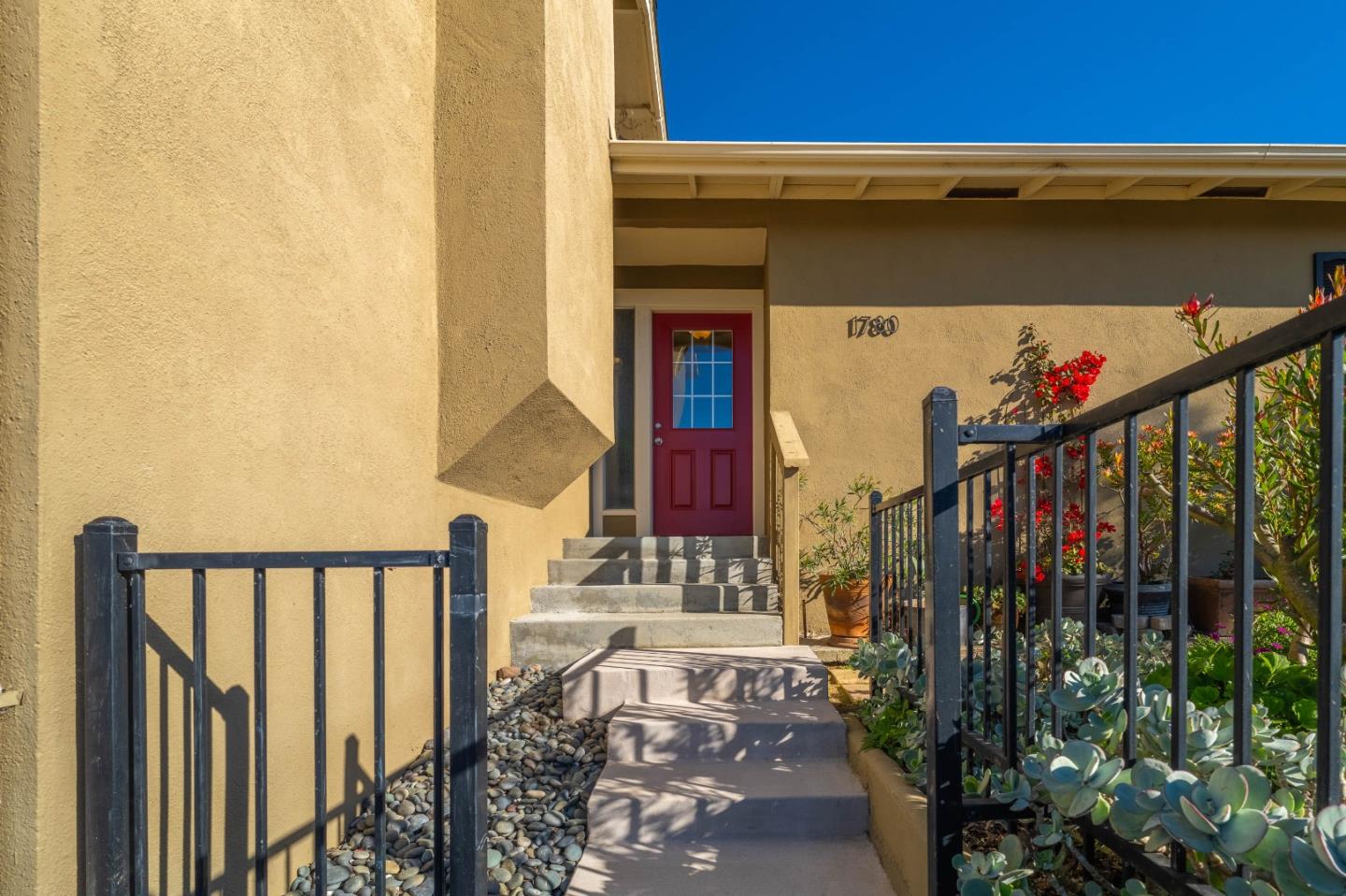 Detail Gallery Image 2 of 40 For 1780 Granada St, Seaside,  CA 93955 - 3 Beds | 2 Baths