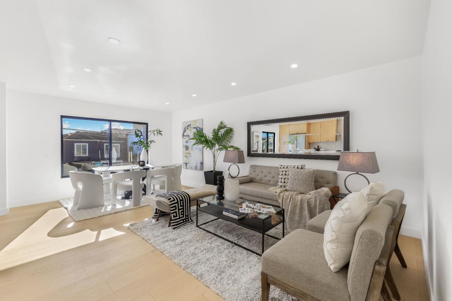 Detail Gallery Image 10 of 34 For 4632 Ulloa St, San Francisco,  CA 94116 - 3 Beds | 2 Baths