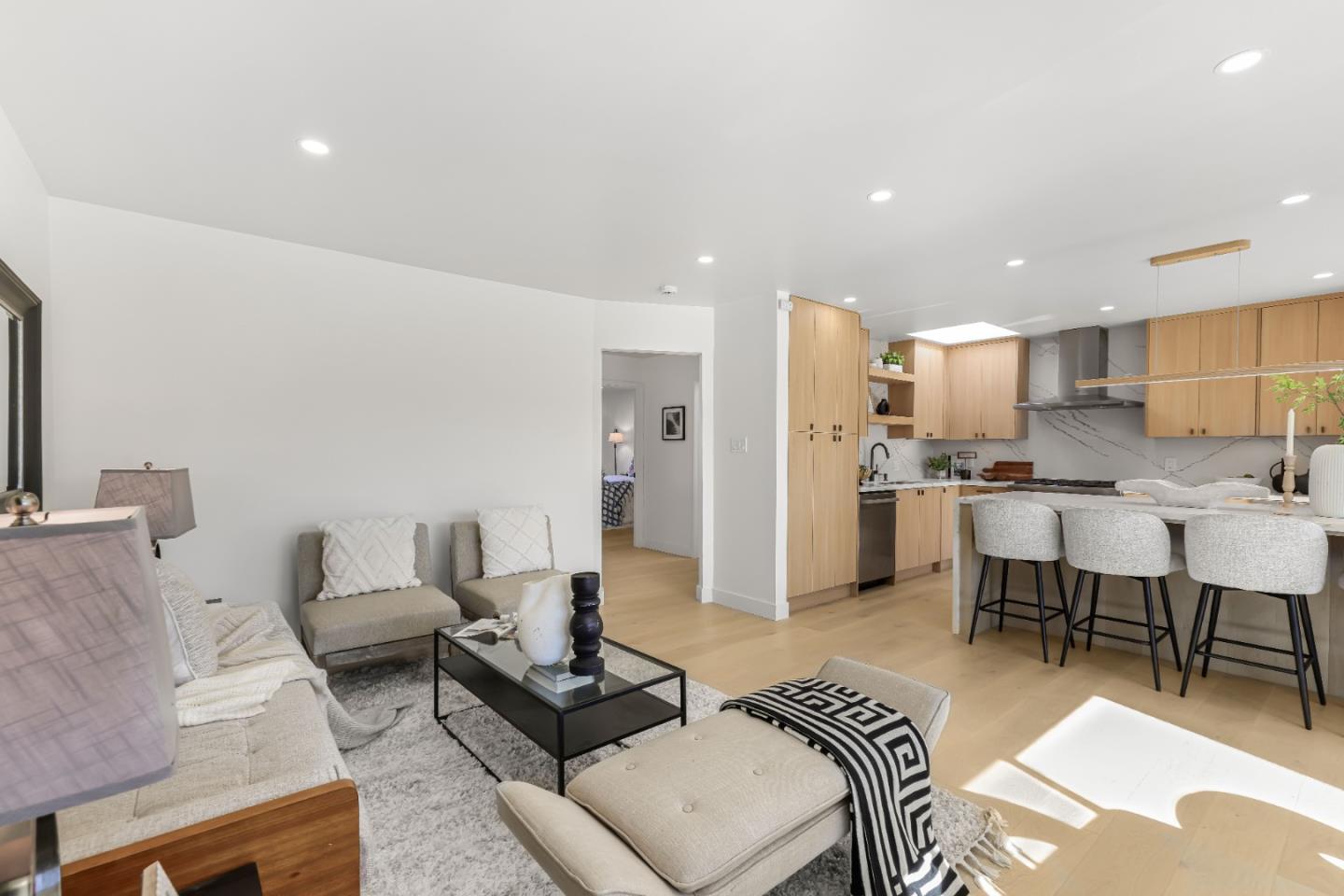 Detail Gallery Image 12 of 34 For 4632 Ulloa St, San Francisco,  CA 94116 - 3 Beds | 2 Baths