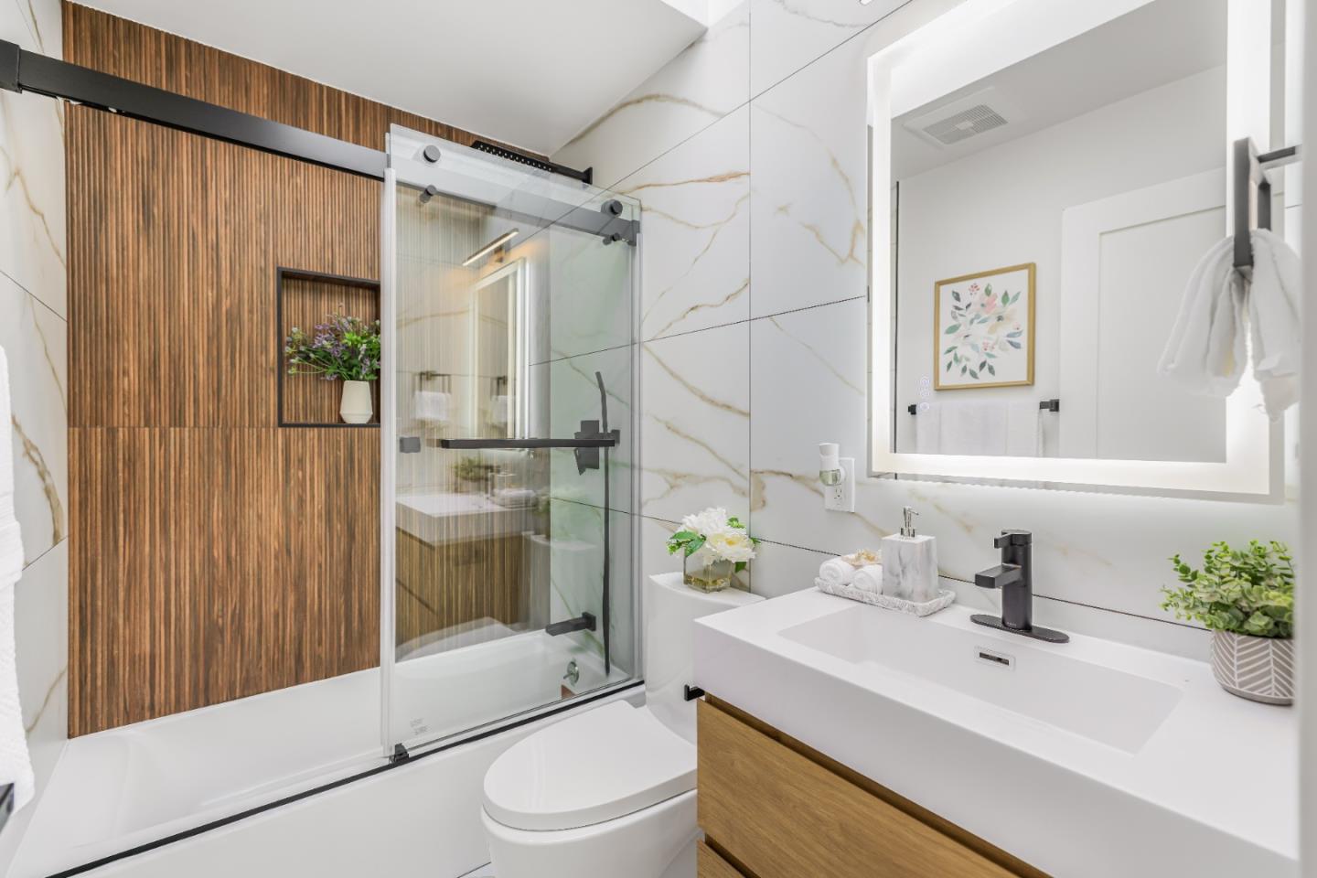 Detail Gallery Image 8 of 34 For 4632 Ulloa St, San Francisco,  CA 94116 - 3 Beds | 2 Baths