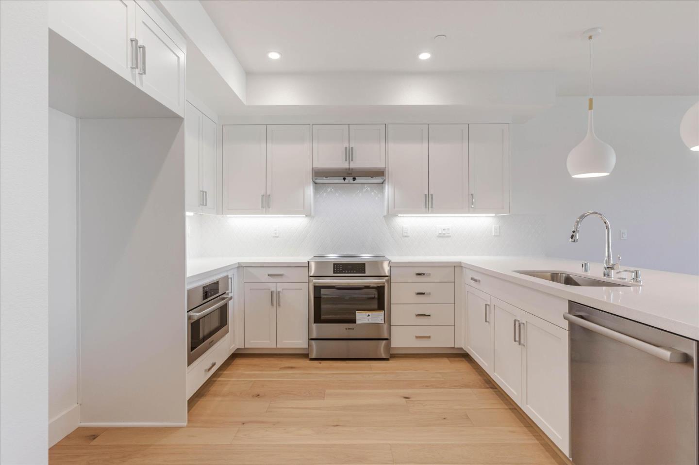 Detail Gallery Image 8 of 19 For 2737 Oak Rd, Walnut Creek,  CA 94597 - 3 Beds | 3/1 Baths