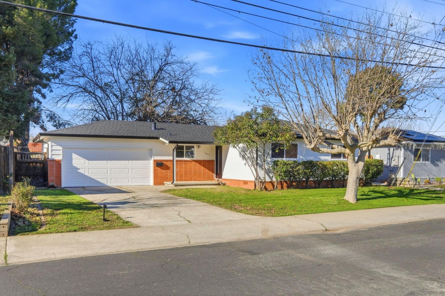 Detail Gallery Image 3 of 41 For 3997 Mulberry Dr, Concord,  CA 94519 - 3 Beds | 2 Baths