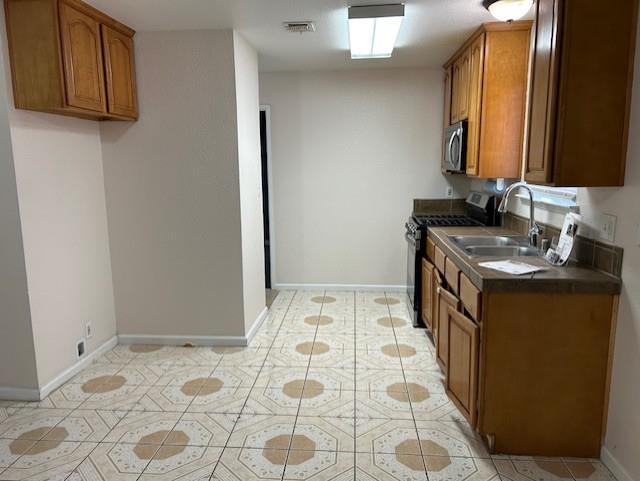 Detail Gallery Image 12 of 33 For 213 Rendon Ave, Stockton,  CA 95205 - 3 Beds | 1 Baths