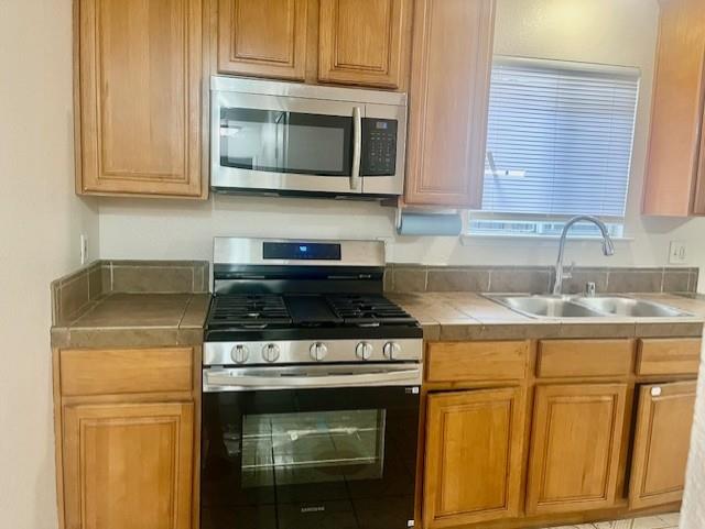 Detail Gallery Image 14 of 33 For 213 Rendon Ave, Stockton,  CA 95205 - 3 Beds | 1 Baths