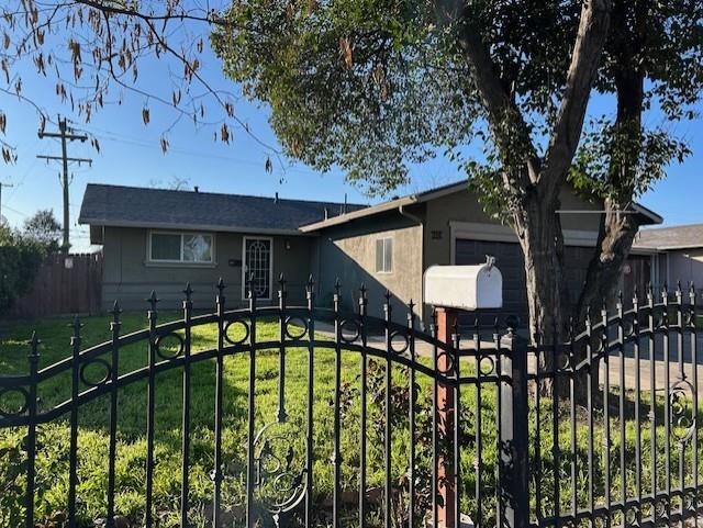 Detail Gallery Image 2 of 33 For 213 Rendon Ave, Stockton,  CA 95205 - 3 Beds | 1 Baths