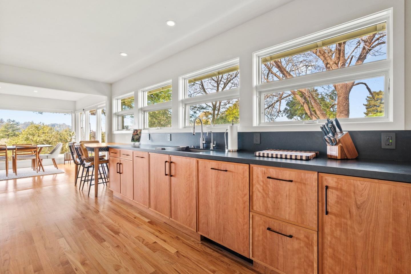 Detail Gallery Image 16 of 47 For 158 Belvedere Ter, Santa Cruz,  CA 95062 - 2 Beds | 2 Baths