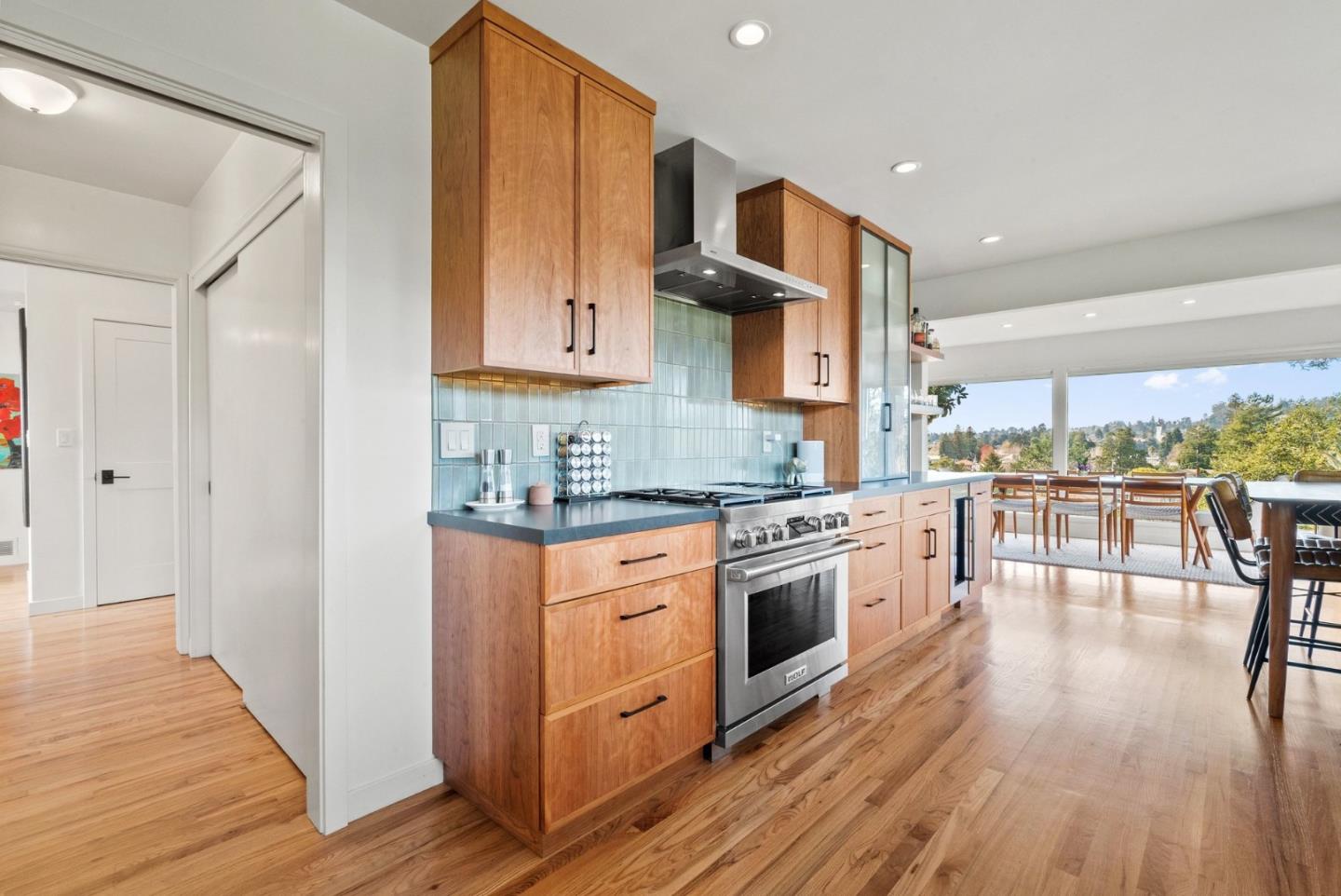 Detail Gallery Image 18 of 47 For 158 Belvedere Ter, Santa Cruz,  CA 95062 - 2 Beds | 2 Baths