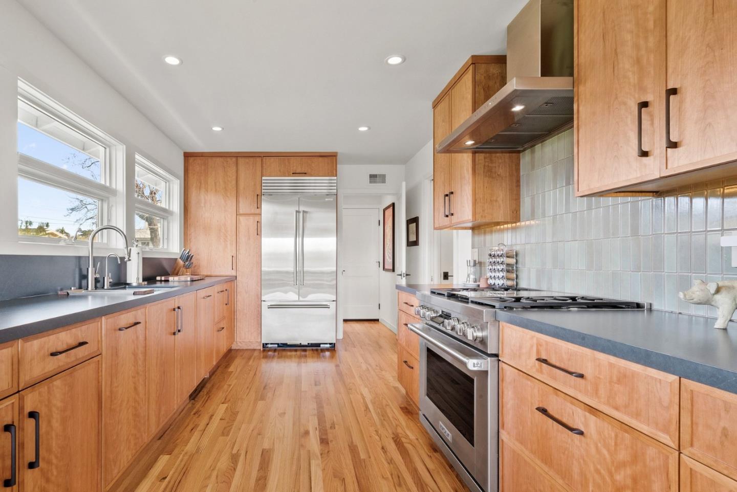 Detail Gallery Image 19 of 47 For 158 Belvedere Ter, Santa Cruz,  CA 95062 - 2 Beds | 2 Baths