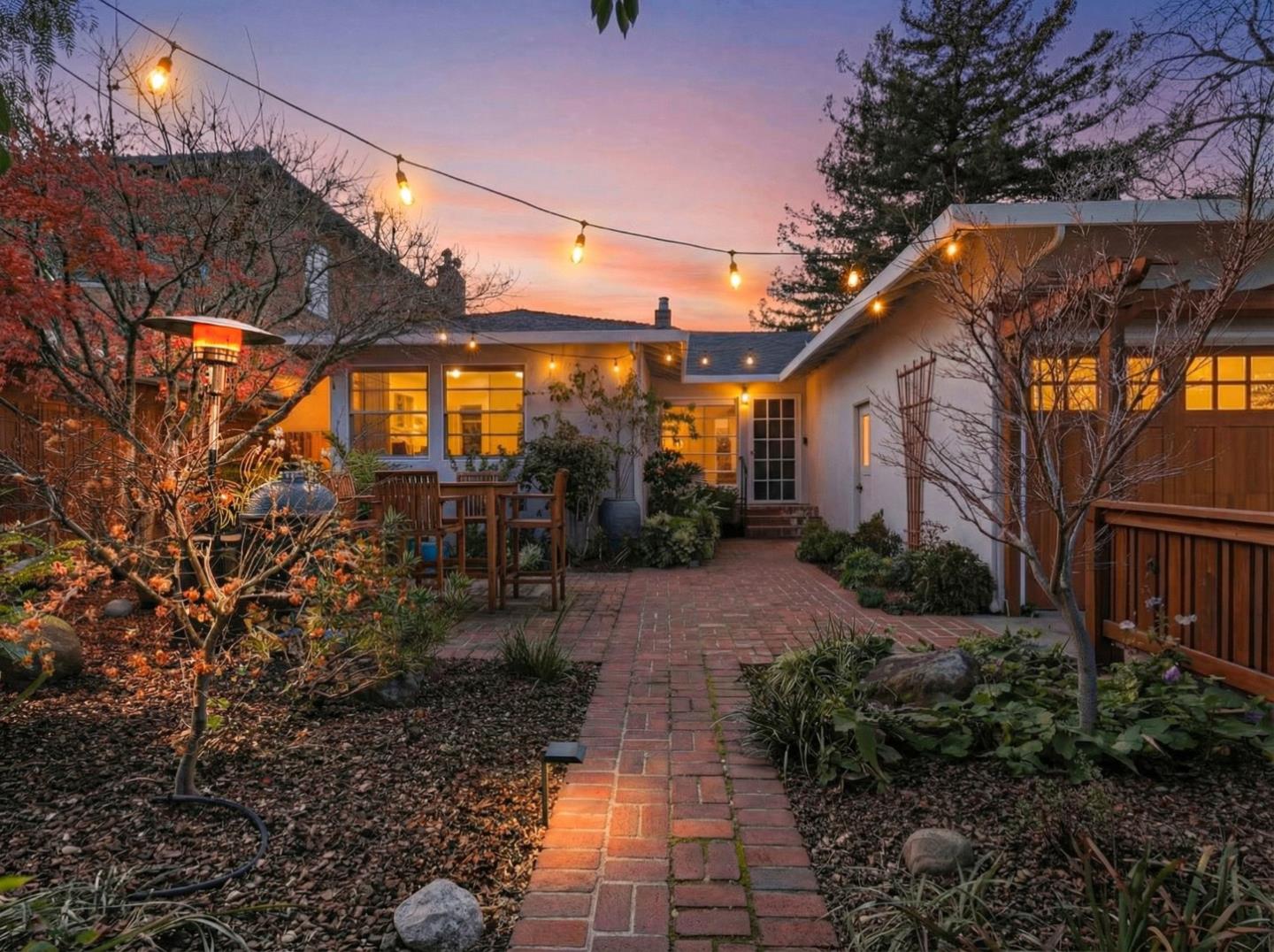 Detail Gallery Image 3 of 47 For 158 Belvedere Ter, Santa Cruz,  CA 95062 - 2 Beds | 2 Baths