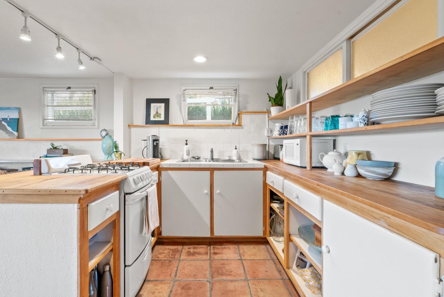 Detail Gallery Image 37 of 47 For 158 Belvedere Ter, Santa Cruz,  CA 95062 - 2 Beds | 2 Baths