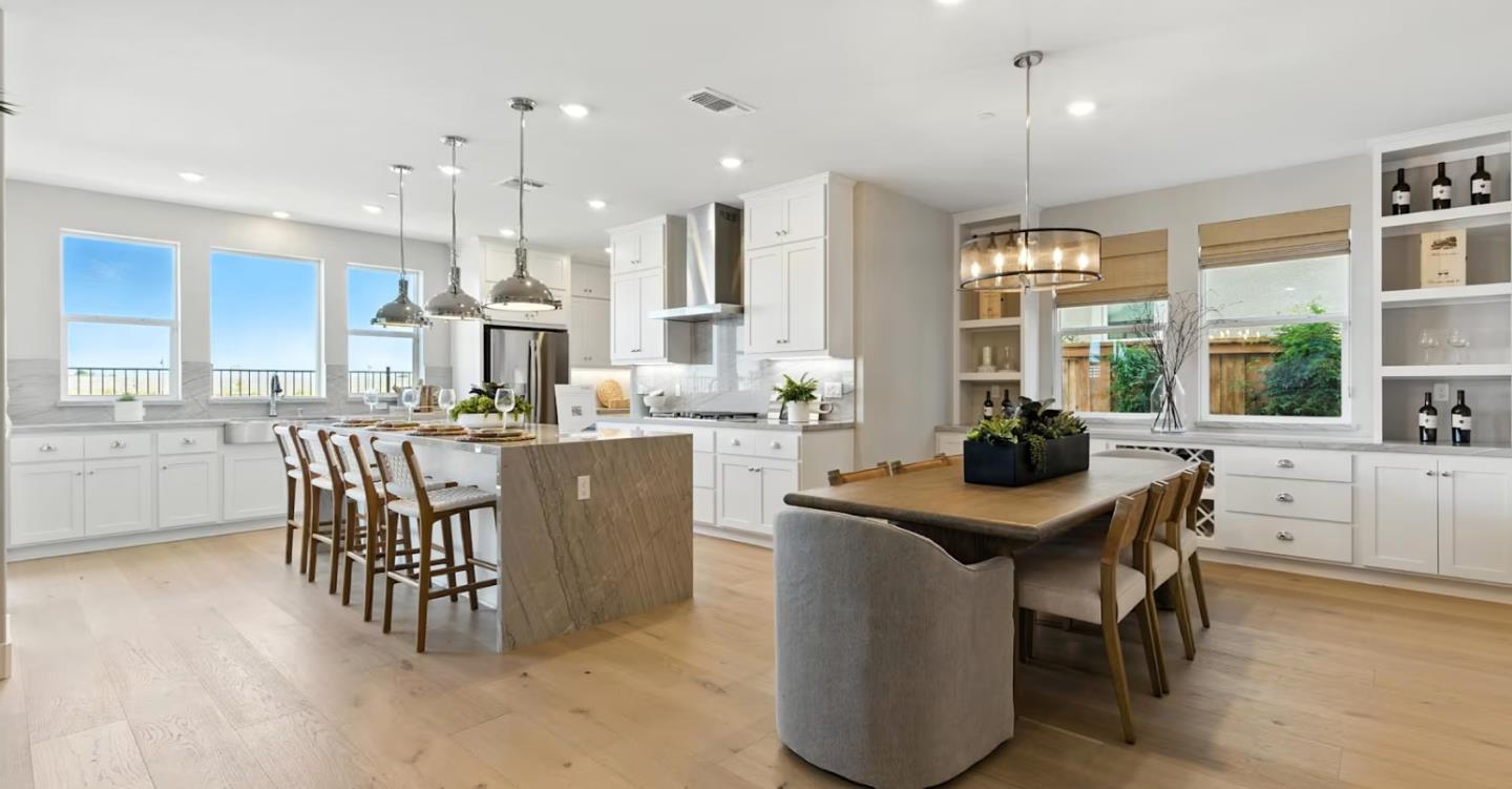 Detail Gallery Image 10 of 22 For 4576 Strandberg Ave, Lathrop,  CA 95330 - 5 Beds | 4/1 Baths