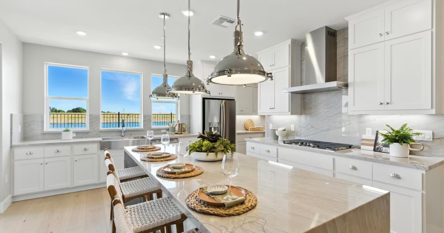 Detail Gallery Image 11 of 22 For 4576 Strandberg Ave, Lathrop,  CA 95330 - 5 Beds | 4/1 Baths