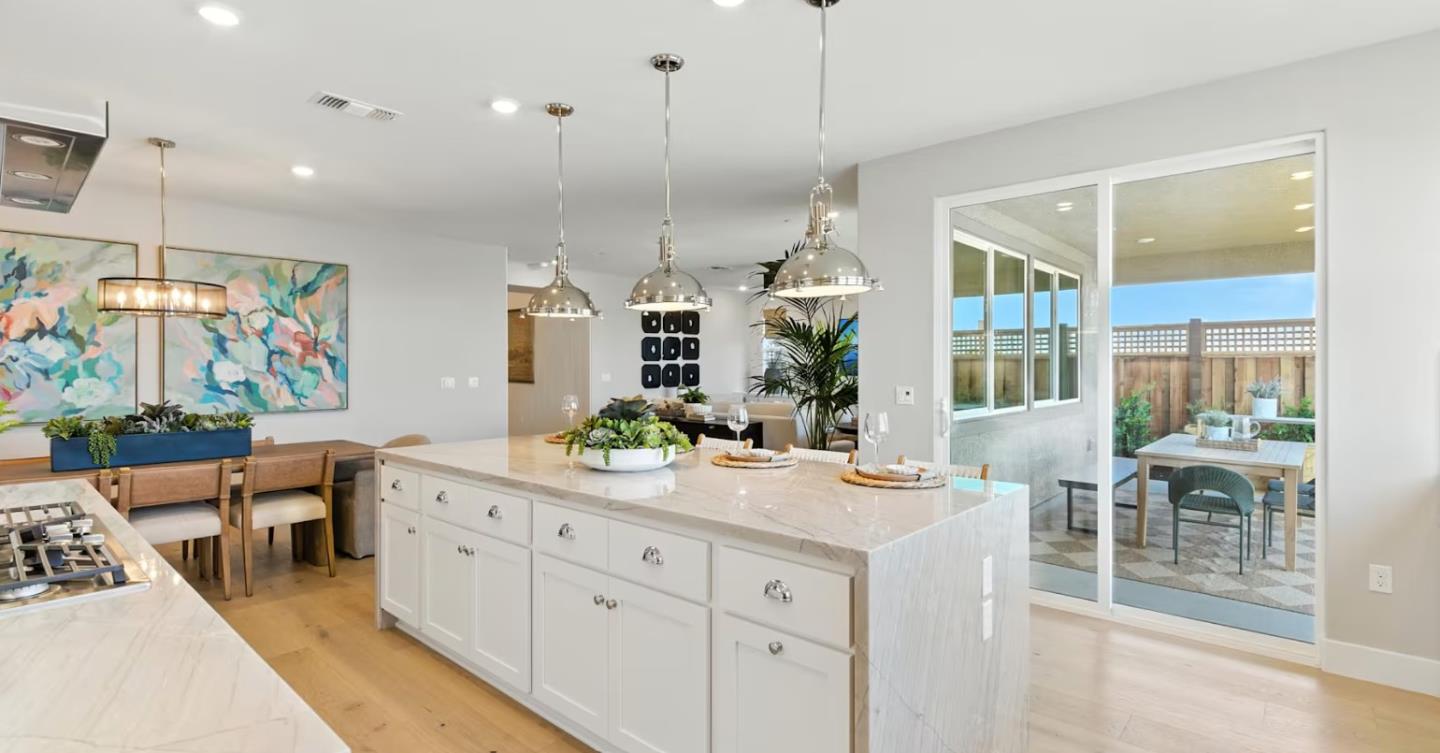 Detail Gallery Image 13 of 22 For 4576 Strandberg Ave, Lathrop,  CA 95330 - 5 Beds | 4/1 Baths