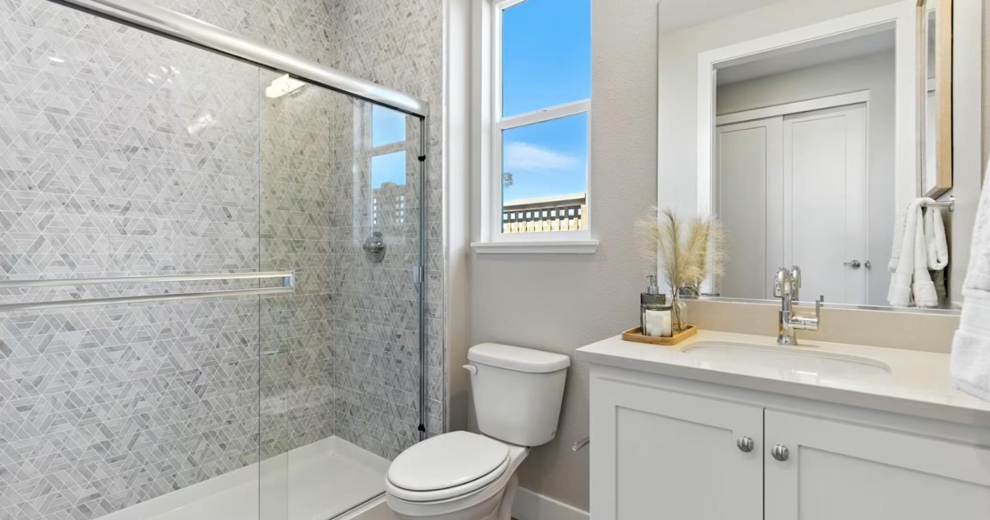 Detail Gallery Image 7 of 22 For 4576 Strandberg Ave, Lathrop,  CA 95330 - 5 Beds | 4/1 Baths