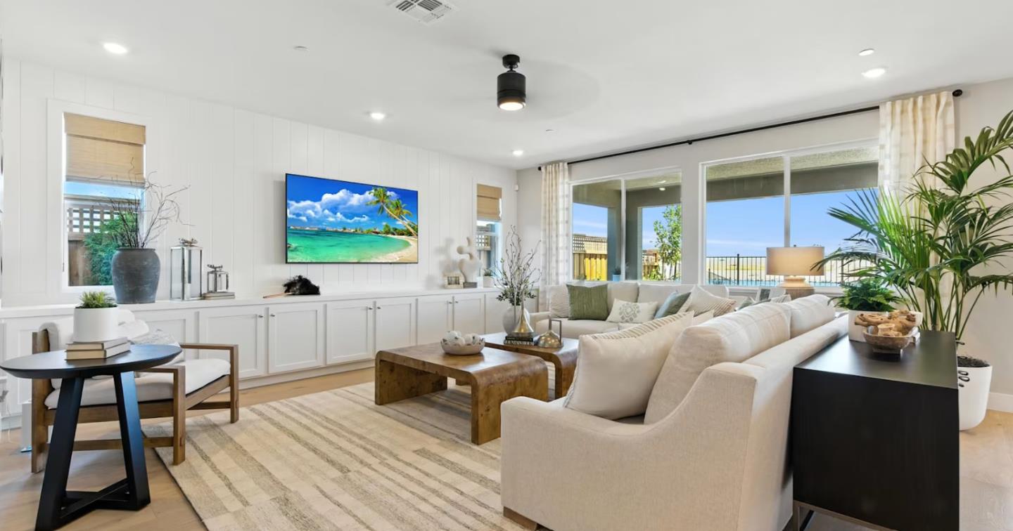 Detail Gallery Image 8 of 22 For 4576 Strandberg Ave, Lathrop,  CA 95330 - 5 Beds | 4/1 Baths