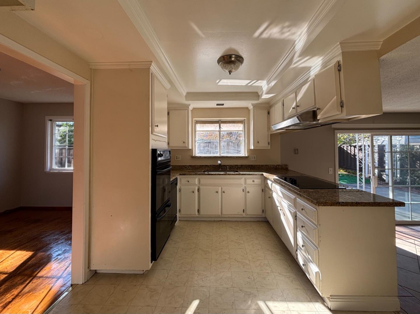 Detail Gallery Image 10 of 31 For 244 Beegum Way, San Jose,  CA 95123 - 3 Beds | 2/1 Baths