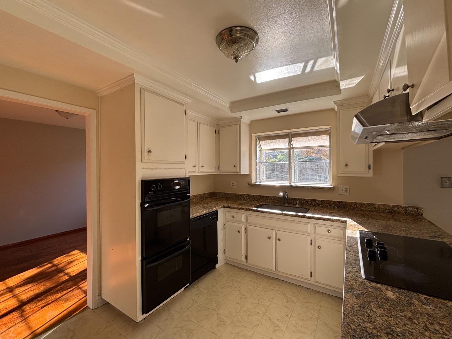 Detail Gallery Image 11 of 31 For 244 Beegum Way, San Jose,  CA 95123 - 3 Beds | 2/1 Baths
