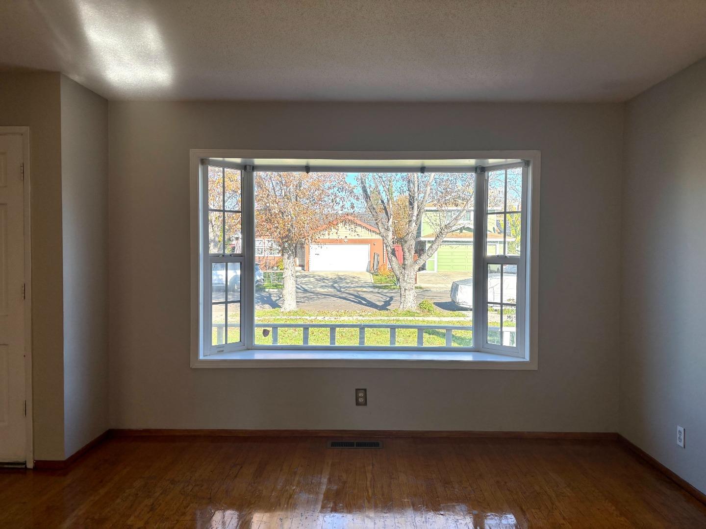 Detail Gallery Image 7 of 31 For 244 Beegum Way, San Jose,  CA 95123 - 3 Beds | 2/1 Baths