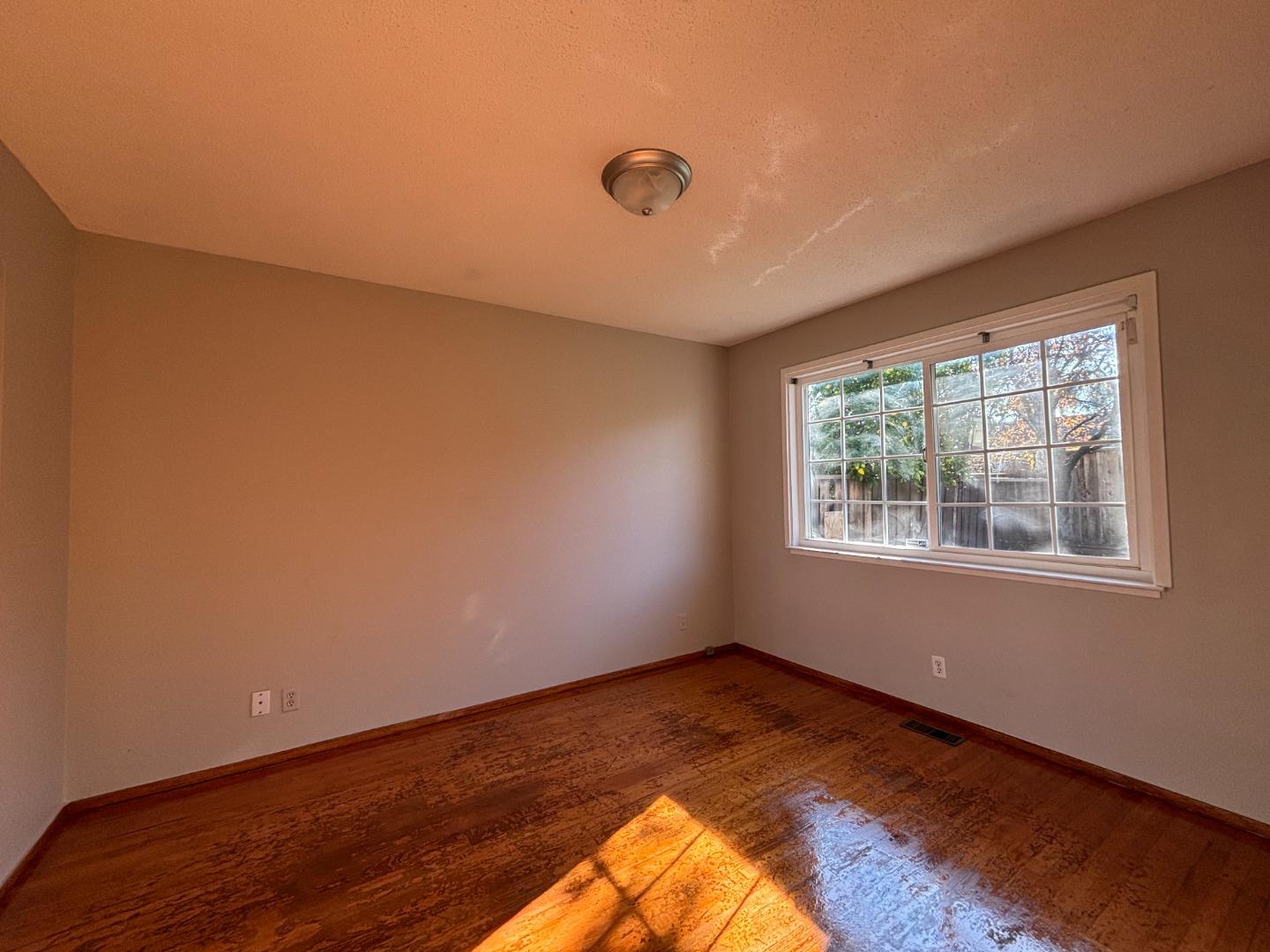 Detail Gallery Image 9 of 31 For 244 Beegum Way, San Jose,  CA 95123 - 3 Beds | 2/1 Baths