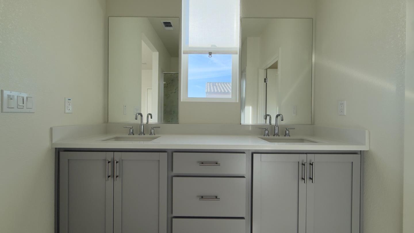 Detail Gallery Image 9 of 20 For 3252 Hayduke St, Manteca,  CA 95337 - 3 Beds | 2/1 Baths