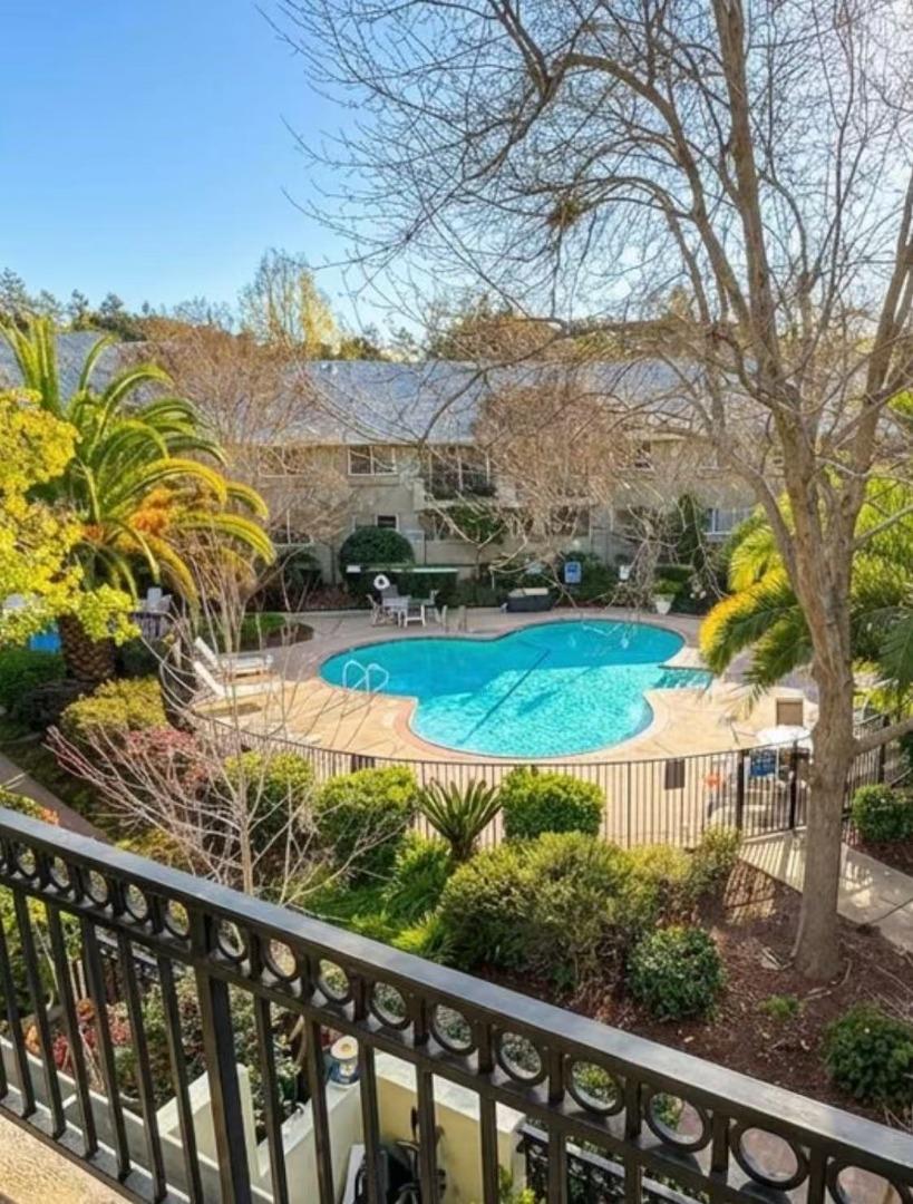 Detail Gallery Image 36 of 39 For 20 Willow Rd #26,  Menlo Park,  CA 94025 - 2 Beds | 2 Baths