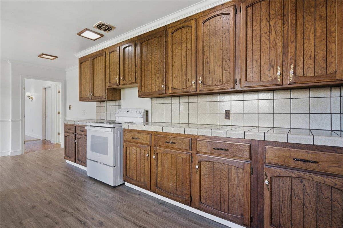 Detail Gallery Image 12 of 33 For 915 Berry Ave, Los Altos,  CA 94024 - 4 Beds | 3 Baths