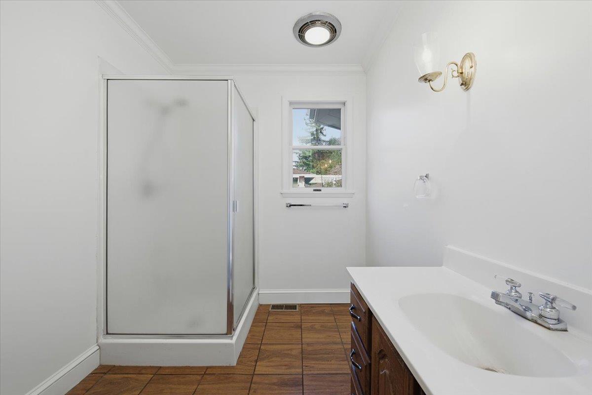 Detail Gallery Image 20 of 33 For 915 Berry Ave, Los Altos,  CA 94024 - 4 Beds | 3 Baths