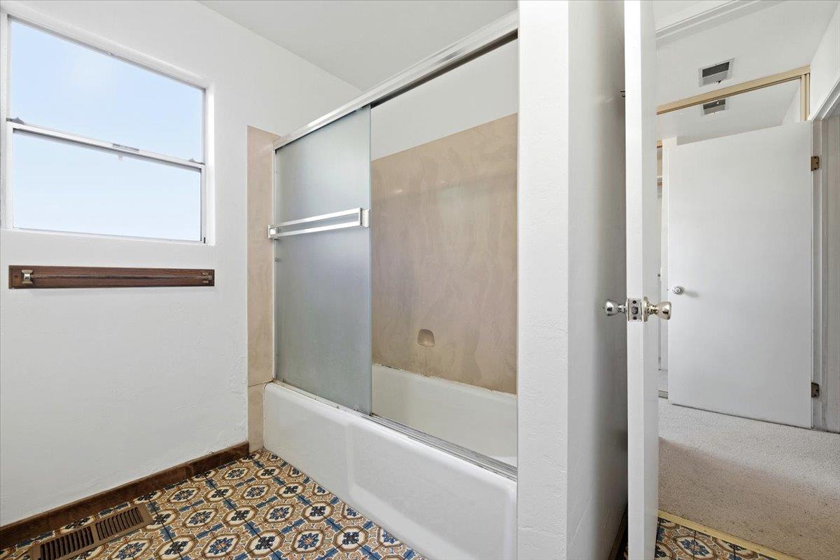 Detail Gallery Image 23 of 33 For 915 Berry Ave, Los Altos,  CA 94024 - 4 Beds | 3 Baths