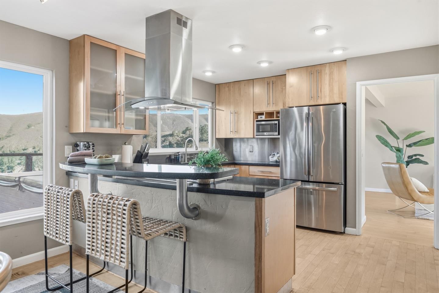 Detail Gallery Image 14 of 51 For 63 Kathleen Ct, Pacifica,  CA 94044 - 4 Beds | 3/1 Baths