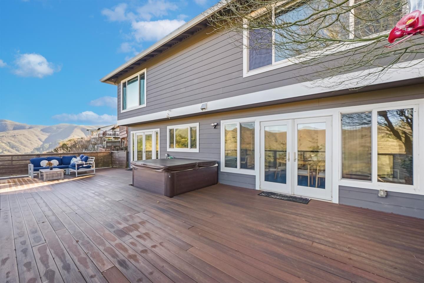 Detail Gallery Image 3 of 51 For 63 Kathleen Ct, Pacifica,  CA 94044 - 4 Beds | 3/1 Baths