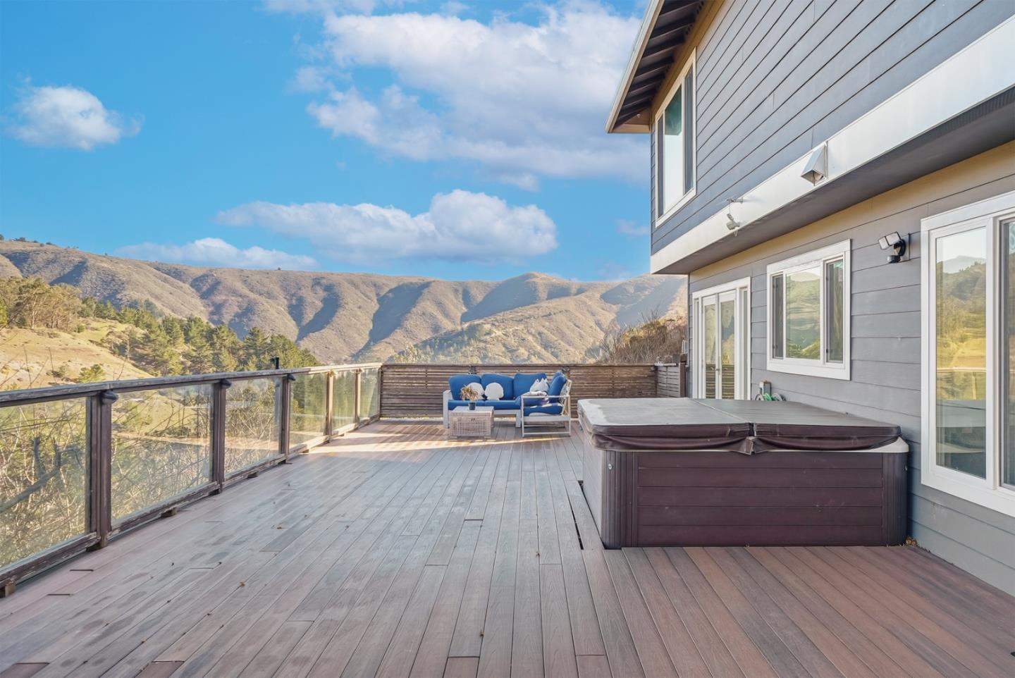 Detail Gallery Image 4 of 51 For 63 Kathleen Ct, Pacifica,  CA 94044 - 4 Beds | 3/1 Baths