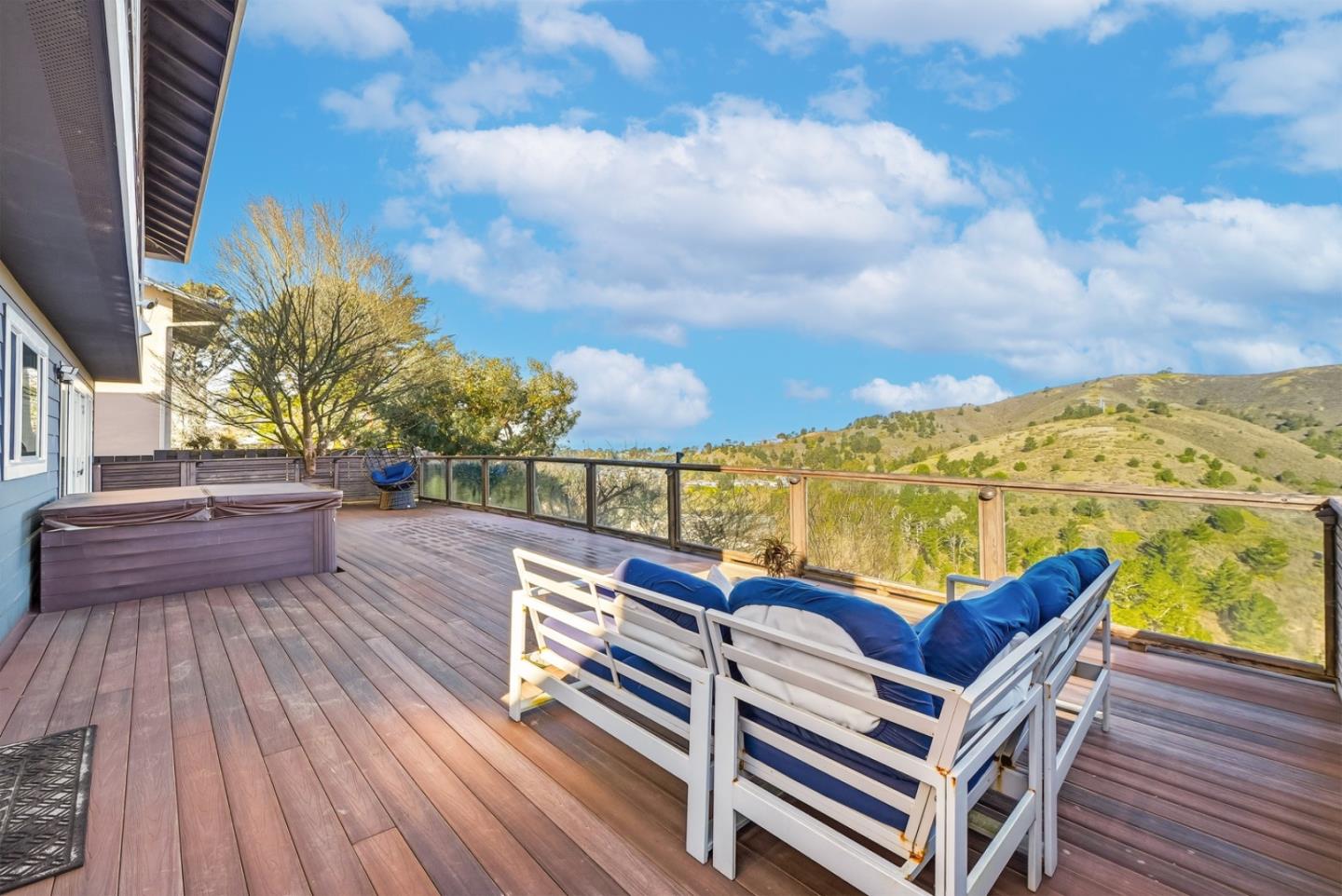 Detail Gallery Image 7 of 51 For 63 Kathleen Ct, Pacifica,  CA 94044 - 4 Beds | 3/1 Baths