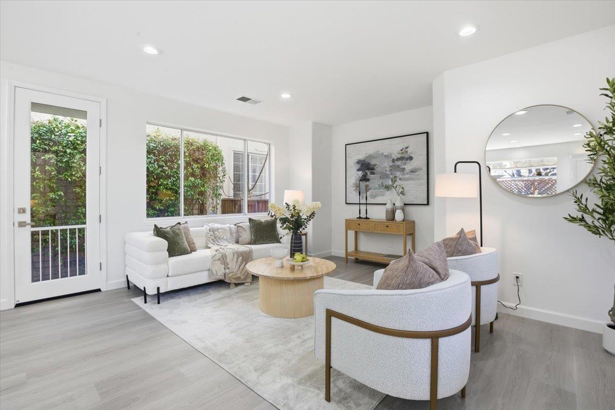 Detail Gallery Image 11 of 60 For 10884 via Sorrento, Cupertino,  CA 95014 - 4 Beds | 2/1 Baths