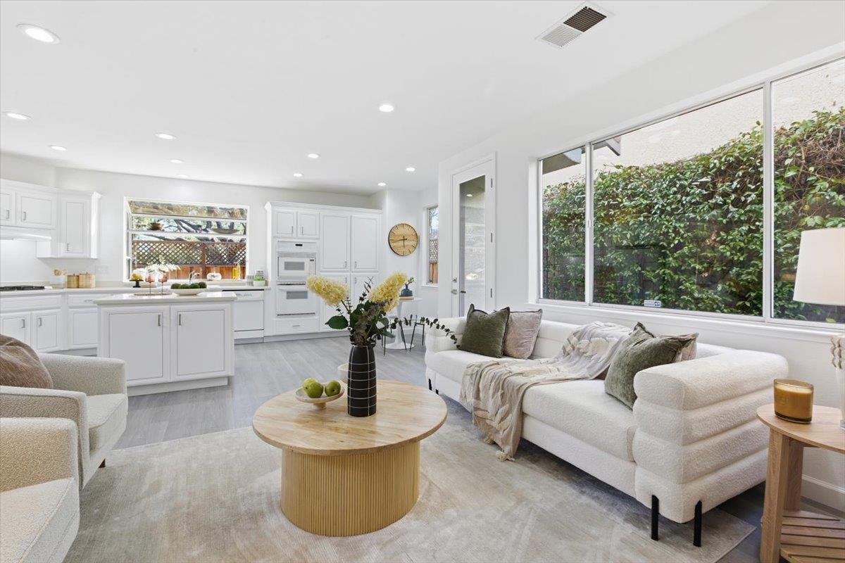 Detail Gallery Image 12 of 60 For 10884 via Sorrento, Cupertino,  CA 95014 - 4 Beds | 2/1 Baths