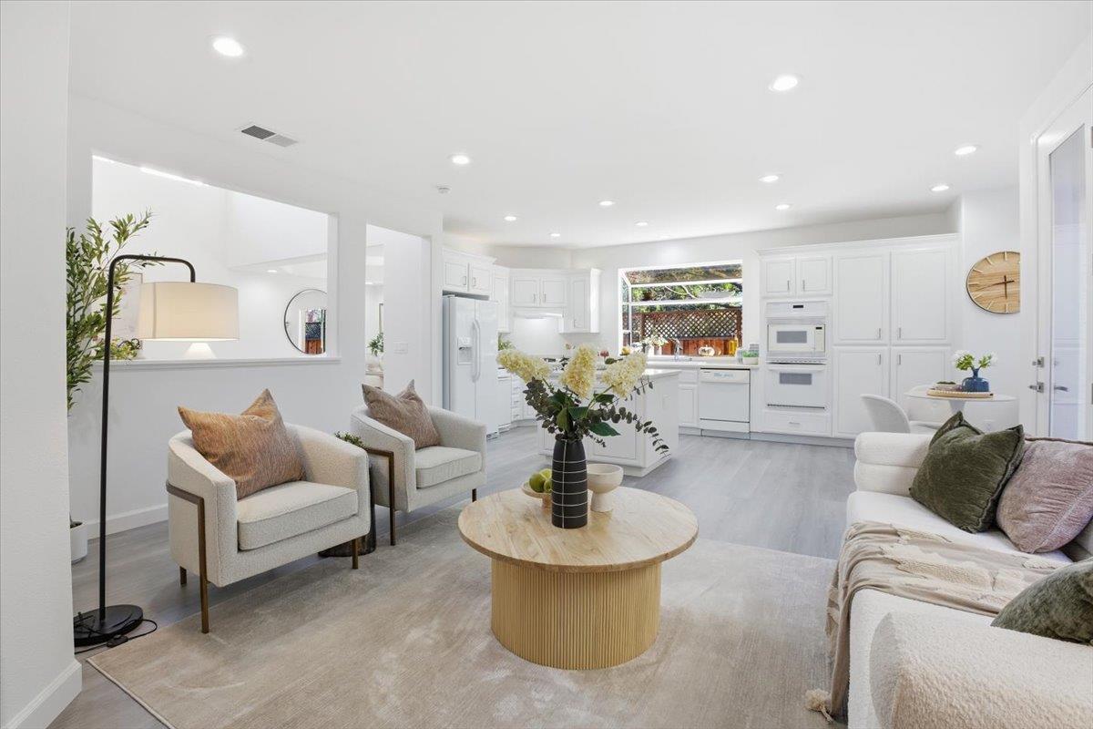 Detail Gallery Image 13 of 60 For 10884 via Sorrento, Cupertino,  CA 95014 - 4 Beds | 2/1 Baths