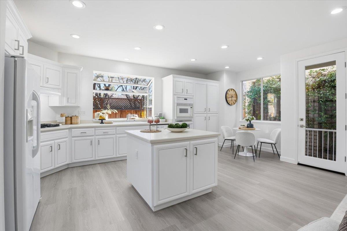 Detail Gallery Image 15 of 60 For 10884 via Sorrento, Cupertino,  CA 95014 - 4 Beds | 2/1 Baths