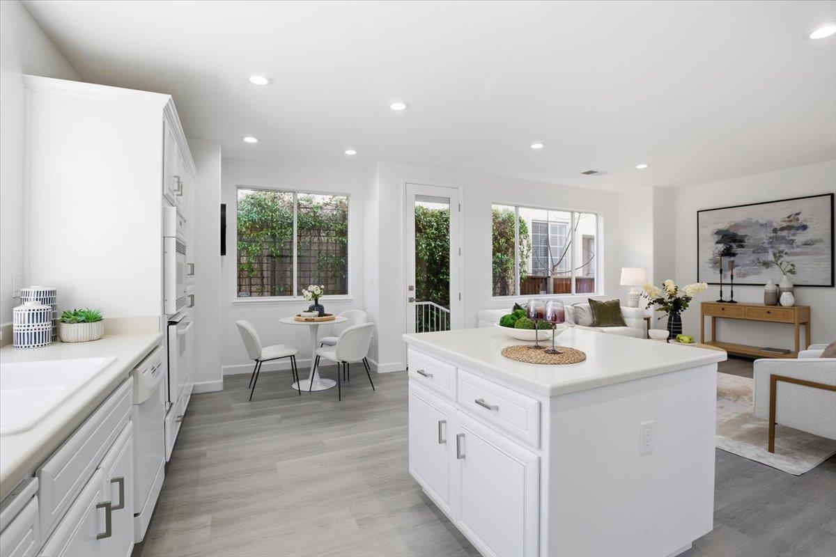 Detail Gallery Image 16 of 60 For 10884 via Sorrento, Cupertino,  CA 95014 - 4 Beds | 2/1 Baths