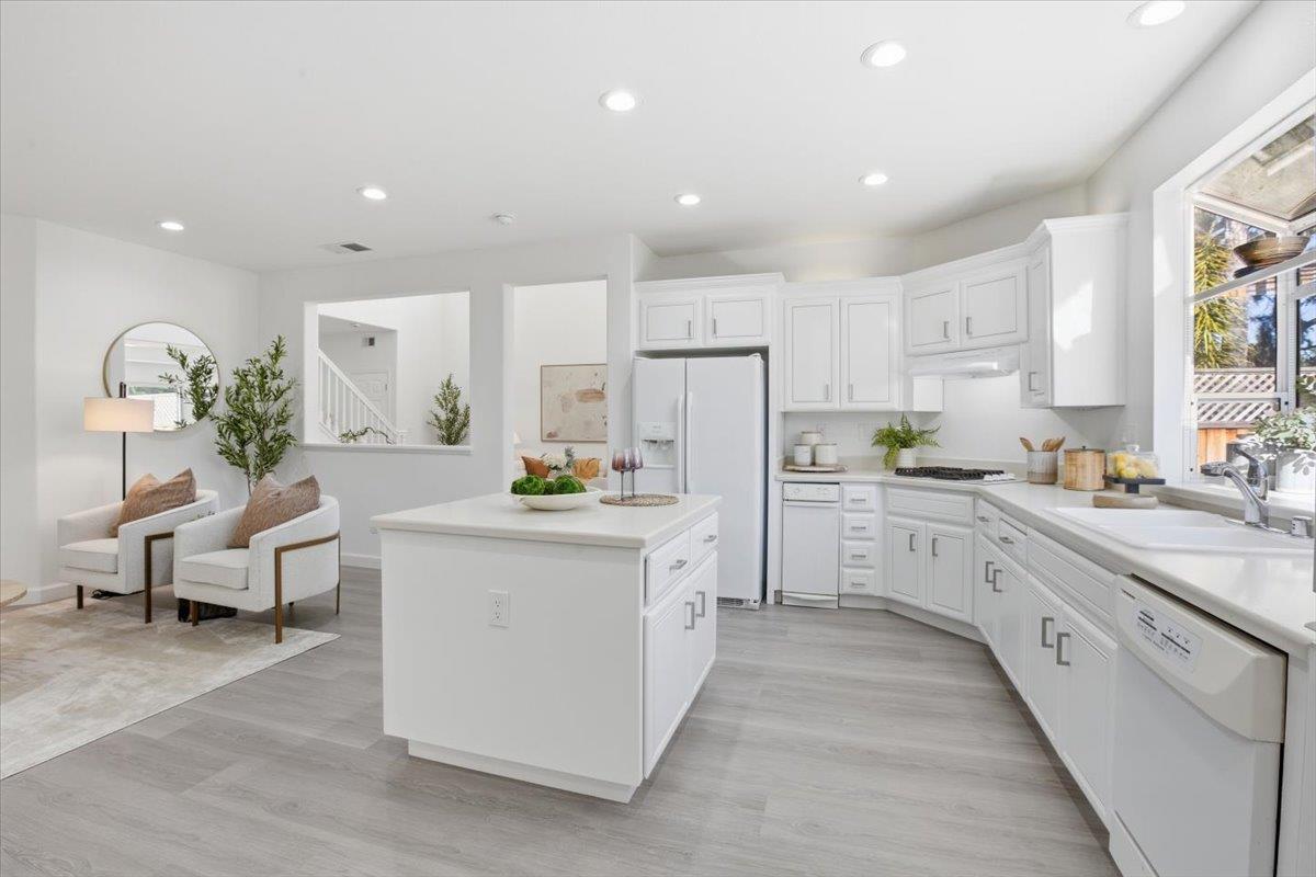 Detail Gallery Image 17 of 60 For 10884 via Sorrento, Cupertino,  CA 95014 - 4 Beds | 2/1 Baths