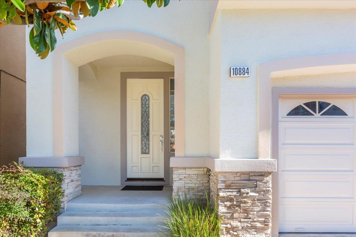 Detail Gallery Image 2 of 60 For 10884 via Sorrento, Cupertino,  CA 95014 - 4 Beds | 2/1 Baths