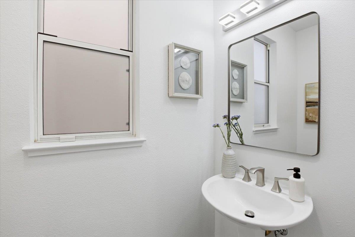 Detail Gallery Image 20 of 60 For 10884 via Sorrento, Cupertino,  CA 95014 - 4 Beds | 2/1 Baths