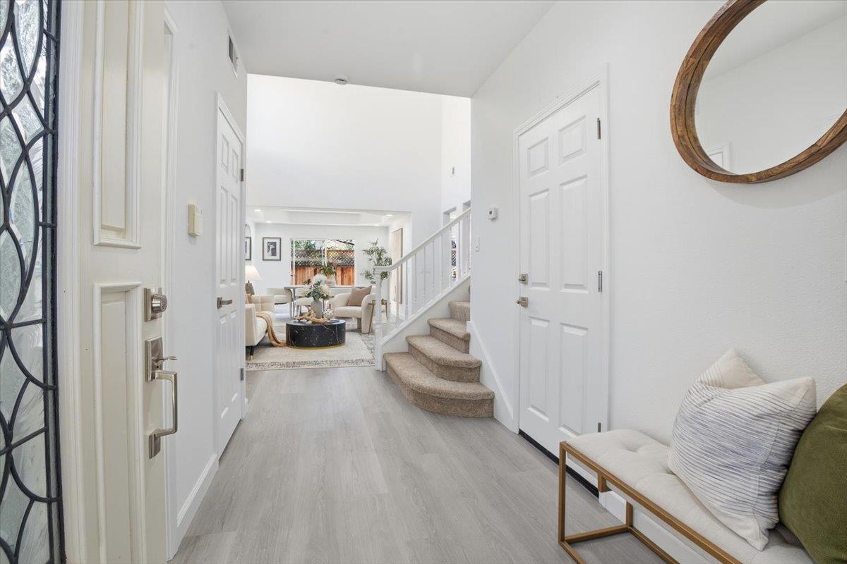 Detail Gallery Image 4 of 60 For 10884 via Sorrento, Cupertino,  CA 95014 - 4 Beds | 2/1 Baths