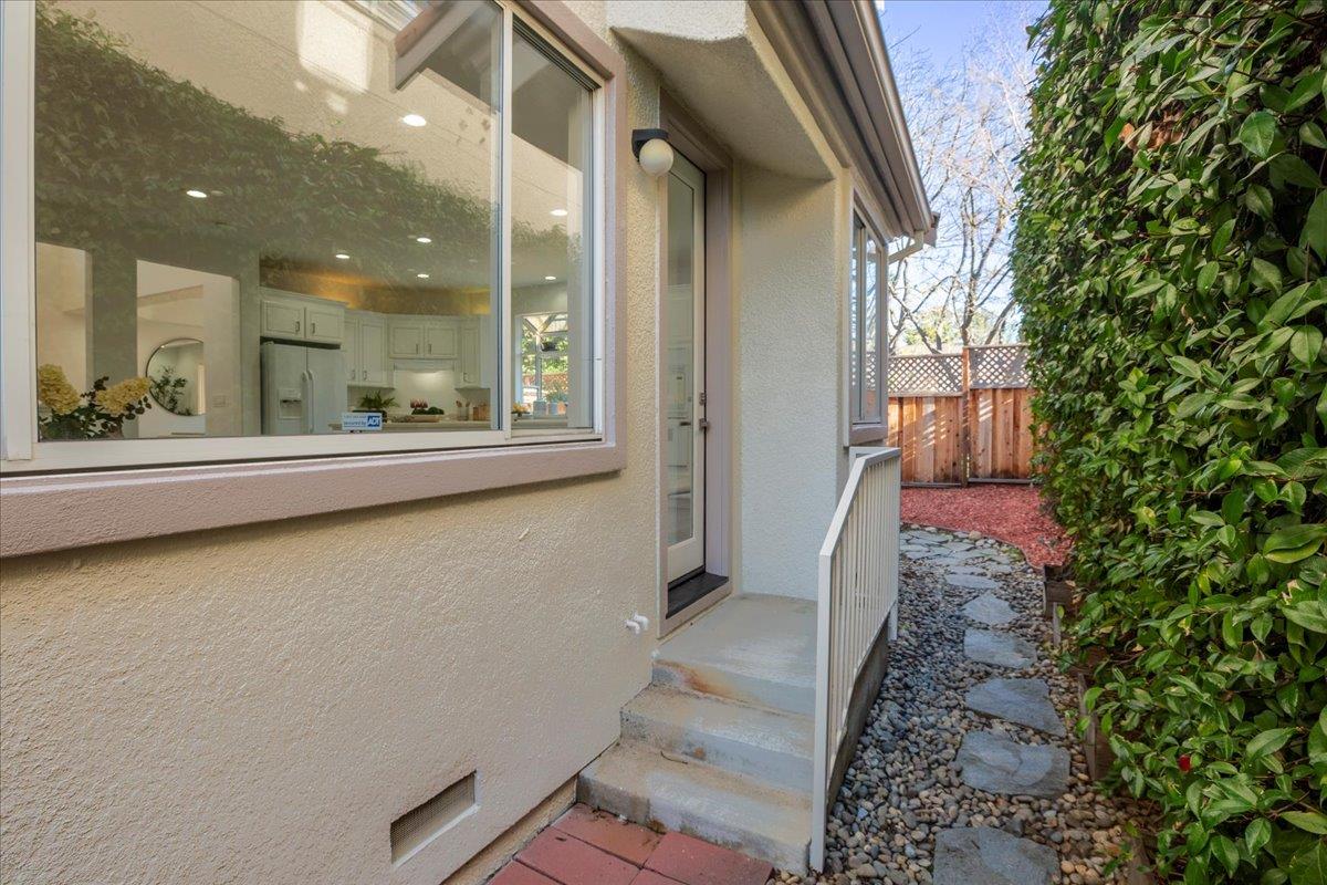 Detail Gallery Image 40 of 60 For 10884 via Sorrento, Cupertino,  CA 95014 - 4 Beds | 2/1 Baths