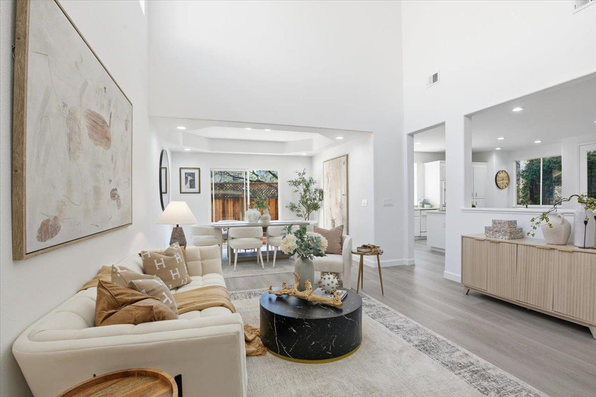 Detail Gallery Image 6 of 60 For 10884 via Sorrento, Cupertino,  CA 95014 - 4 Beds | 2/1 Baths