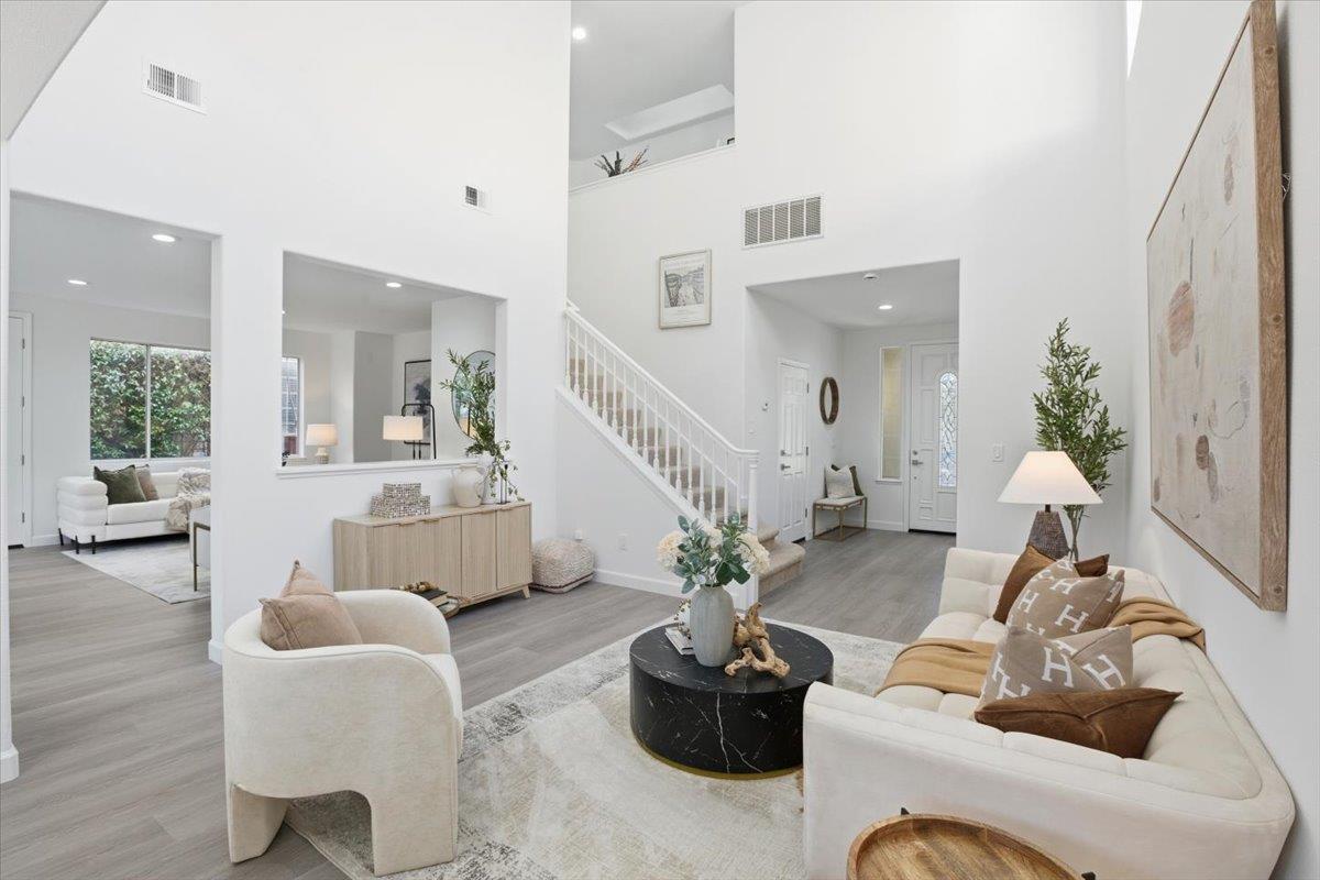 Detail Gallery Image 8 of 60 For 10884 via Sorrento, Cupertino,  CA 95014 - 4 Beds | 2/1 Baths