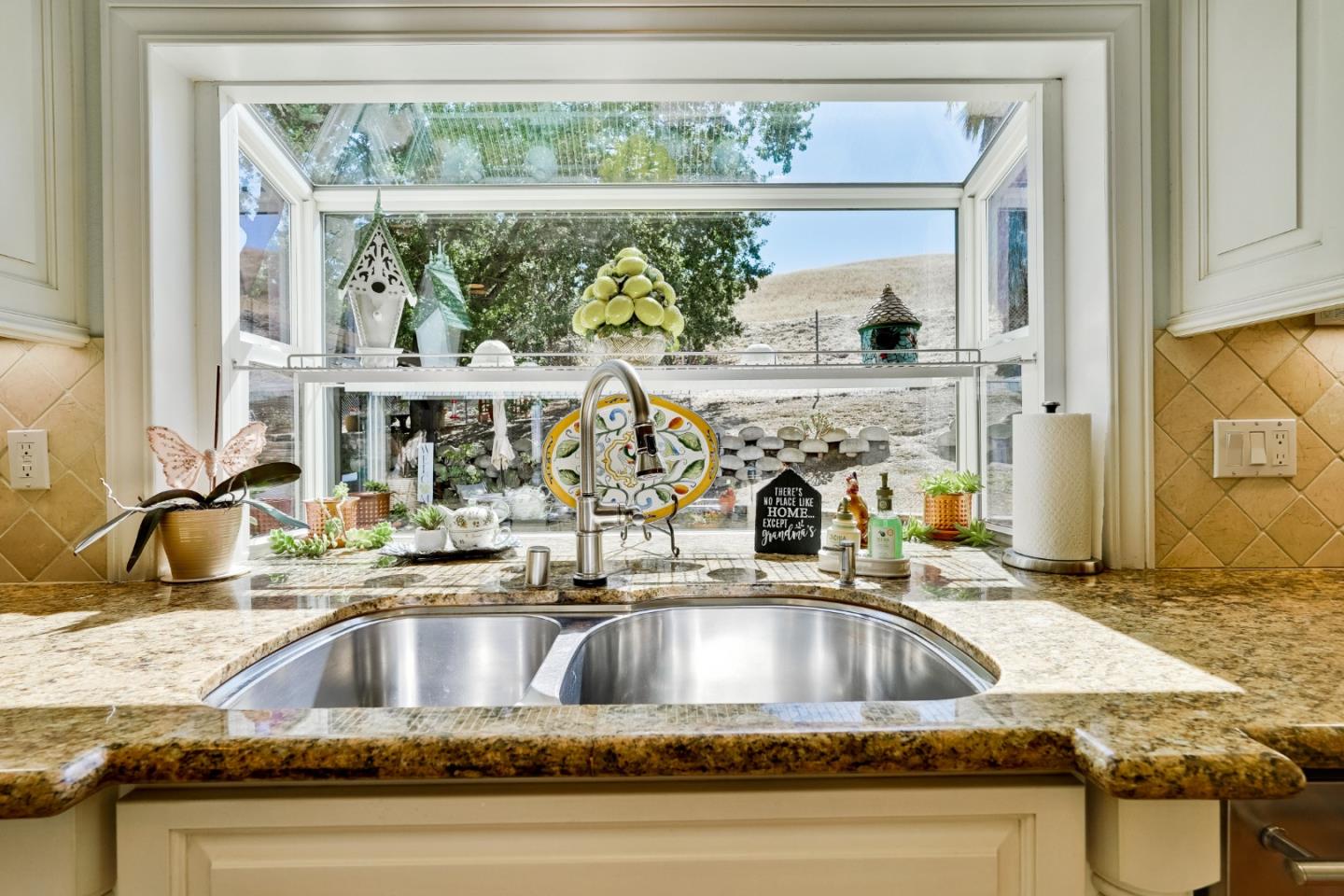 Detail Gallery Image 14 of 119 For 6449 Curie Ct, San Jose,  CA 95123 - 4 Beds | 2/1 Baths