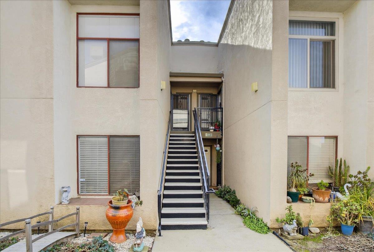 Detail Gallery Image 2 of 34 For 2400 N Main St #F,  Salinas,  CA 93906 - 1 Beds | 1 Baths