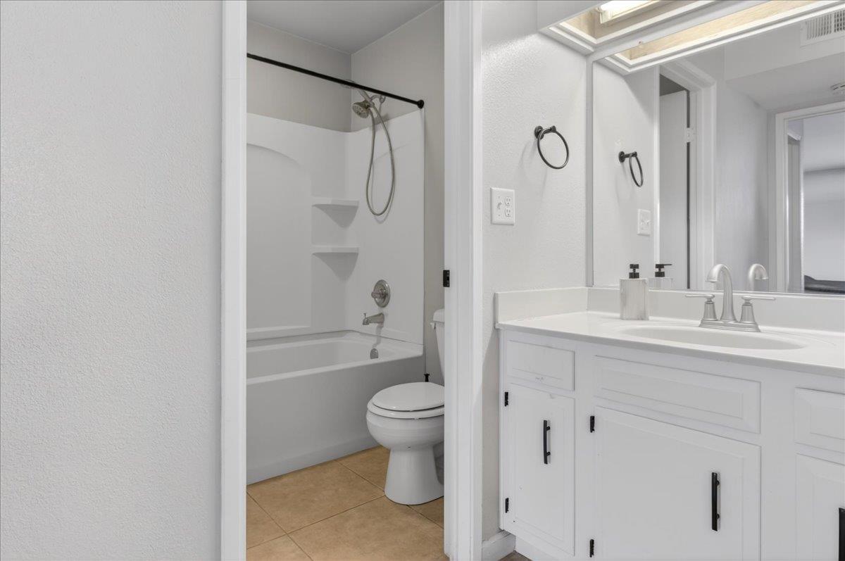 Detail Gallery Image 21 of 34 For 2400 N Main St #F,  Salinas,  CA 93906 - 1 Beds | 1 Baths