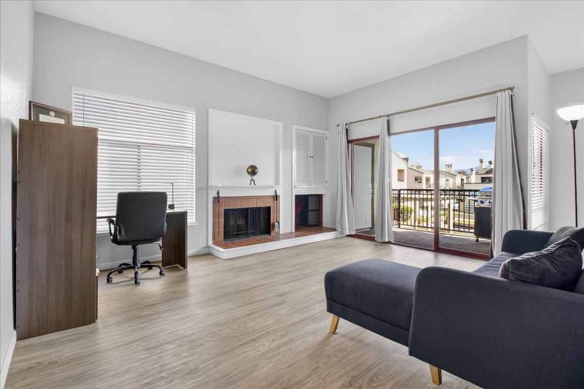 Detail Gallery Image 3 of 34 For 2400 N Main St #F,  Salinas,  CA 93906 - 1 Beds | 1 Baths