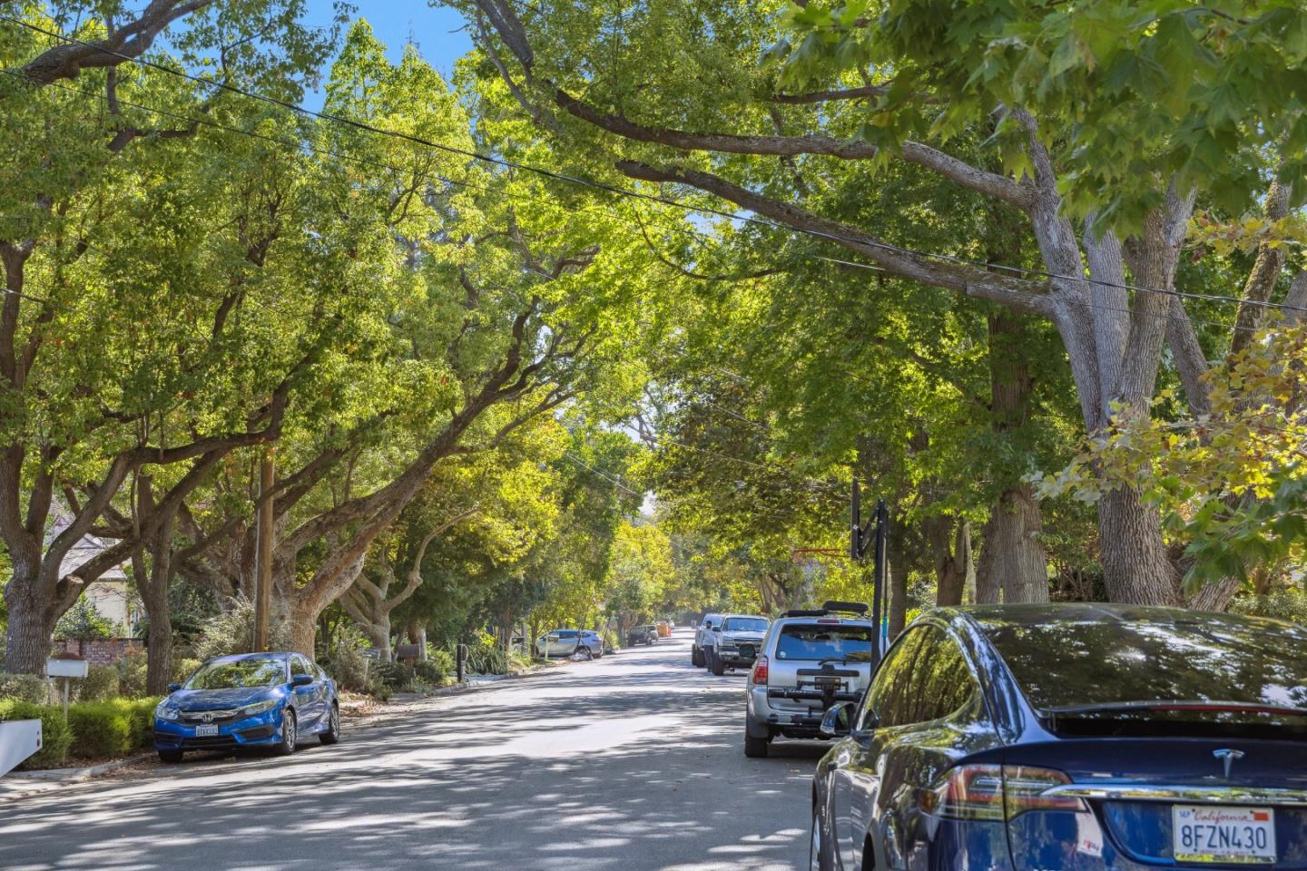 Detail Gallery Image 5 of 7 For 308 Yale Rd, Menlo Park,  CA 94025 - 5 Beds | 4/1 Baths